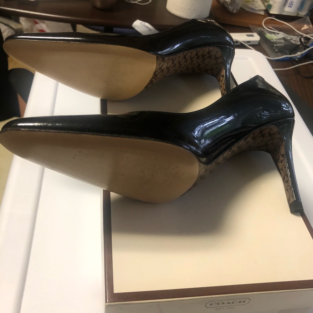 Coach Black Patent Leather 6M pumps like new